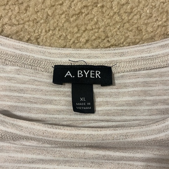 Woman’s Ruffled Top - Picture 4 of 4